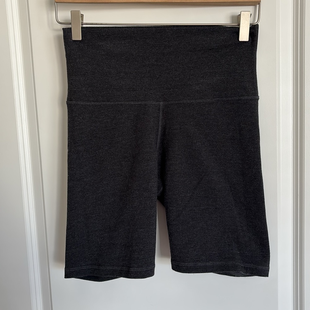 OLD NAVY | 7” INSEAM BIKE SHORTS | SIZE M